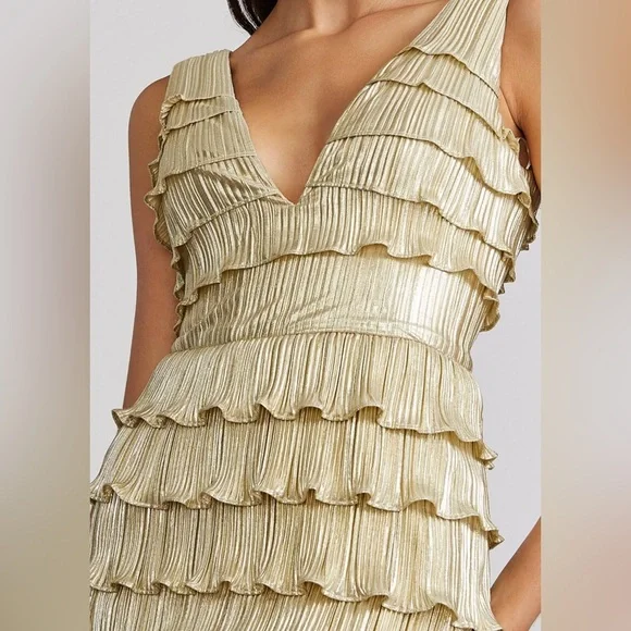 Stunning Zac Posen Deep V-Neck Metallic Ruffle-Tiered Gown - Picture 3 of 4